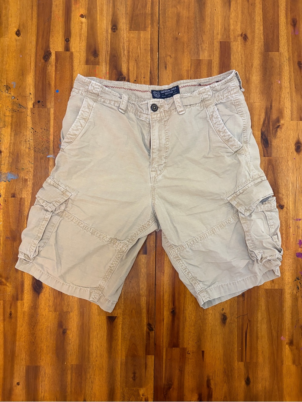 Men's Beige American Eagle size 34 longer length cargo shorts